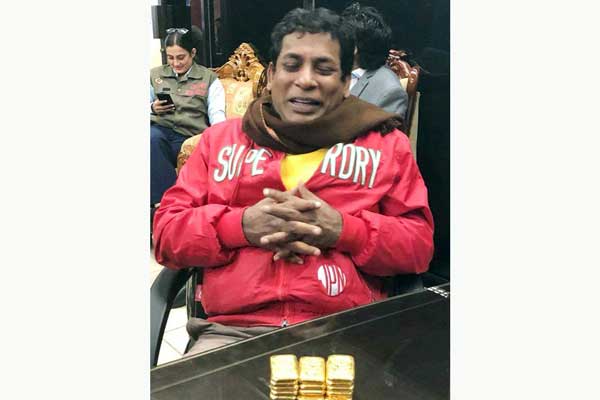 বিমান বন্দরে আটক 'স্বর্ণ মানব' মোশাররফ করিম!
