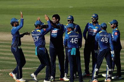 ১০ উইকেটের সহজ জয় শ্রীলঙ্কার