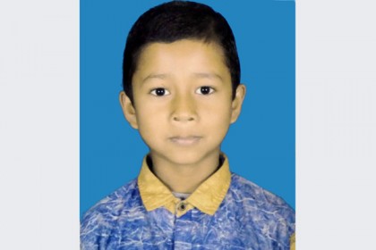 অর্থের অভাবে মৃত্যুর পথে শিশু রিয়াত

