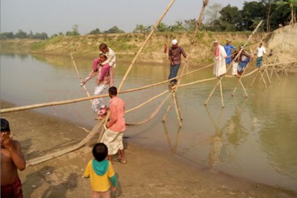 ১০ গ্রামের মানুষের দীর্ঘদিনের স্বপ্ন মালিঝি নদীতে ছোট্ট একটি সেতু