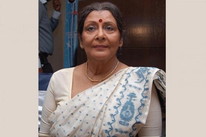 সুপ্রিয়া দেবীকে গার্ড অব অনার দিচ্ছে পশ্চিমবঙ্গ সরকার 