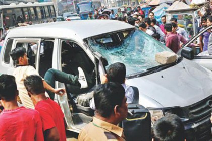 মগবাজারে ফিল্মি স্টাইলে অপহরণ চেষ্টা রুখে দিলো জনতা