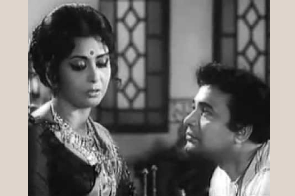 'উত্তম কোনও মেয়ের দিকে তাকালেই বেণু চোখ চেপে ধরত'