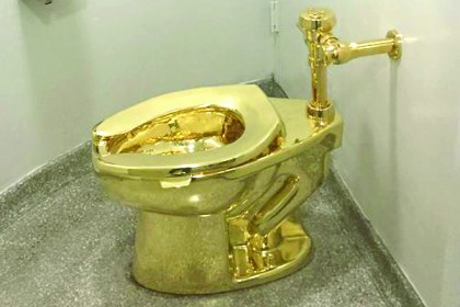  ট্রাম্পের জন্য সোনার টয়লেট