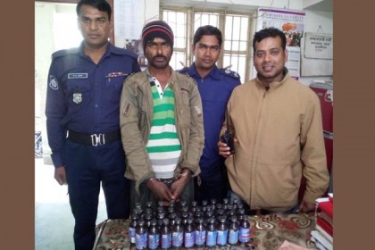 কলারোয়ায় ফেনসিডিলসহ আটক ১