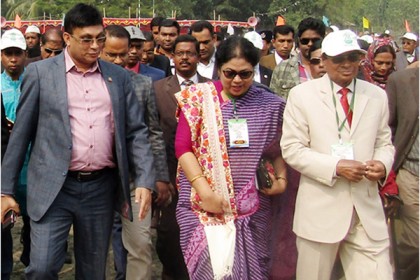 ‘নিভৃত পল্লীর উন্নয়ন চাইলে নৌকায় ভোট দিতে হবে’
