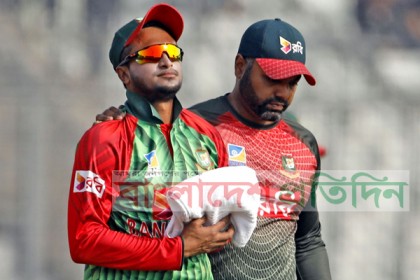 সাকিবের আঙ্গুলে সেলাই, খেলতে পারবেন না প্রথম টেস্ট
