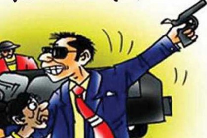 রাজধানীতে ৪২ লাখ টাকাসহ ছিনতাইকারী আটক

