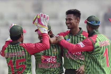 থারাঙ্গাকে ফেরালেন মুস্তাফিজ