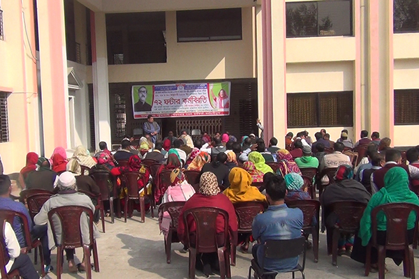 পটুয়াখালীতে পৌর কর্মকর্তা-কর্মচারির কর্মবিরতি