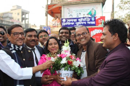 ওবায়দুল কাদেরকে মুন্সীগঞ্জ প্রেসক্লাবের ফুলেল শুভেচ্ছা

