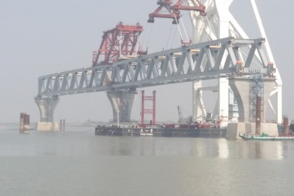 পদ্মা সেতুতে দ্বিতীয় স্প্যান বসানো শেষ