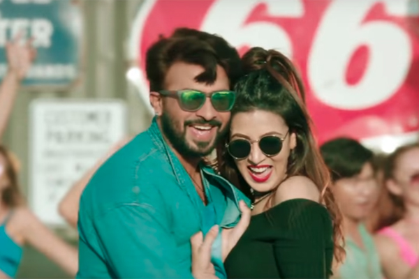 'লাল লিপিস্টিক' এর পর নজর কেড়েছে শাকিব-মিমের 'চুম্মা' (ভিডিও)