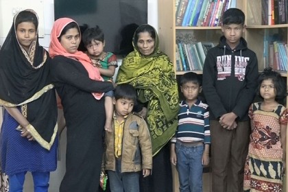বরিশালে হোটেল থেকে নারী-শিশুসহ ৯ রোহিঙ্গা আটক
