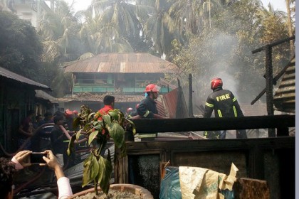 বরিশালে অগ্নিকাণ্ডে দু'টি ঘর পুড়ে ছাই