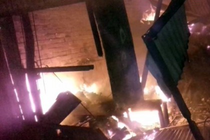 ফুলপুরে আগুনে পুড়ে ছাই দুই গুদাম