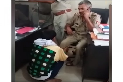 পুলিশ বললো 'আগে পা টিপে দাও, তারপর অভিযোগ শুনবো' (ভিডিও)