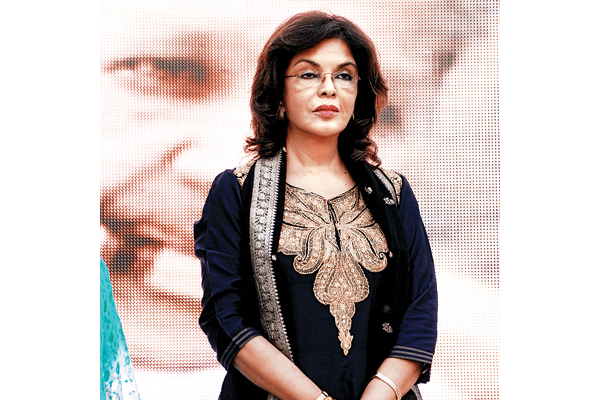 বলিউডে ৬৭ বছরের অভিনেত্রীকেও হয়রানি!