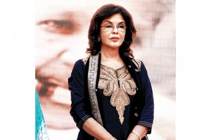 বলিউডে ৬৭ বছরের অভিনেত্রীকেও হয়রানি!