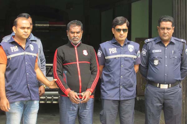 ৮ বছর পর দুর্ধর্ষ ডাকাত সর্দার আটক 

