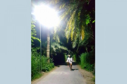 সৌর বিদ্যুতের আলোয় আলোকিত সিংড়া পৌরসভা

