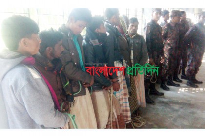 রাখাইনে ফের রোহিঙ্গা নির্যাতন;৭ দালাল আটক
