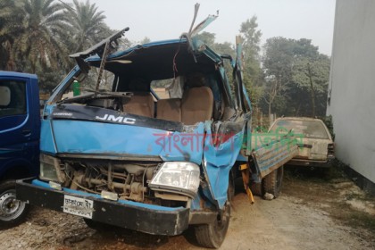 শ্রীপুরে সড়ক দুর্ঘটনায় ৩ মুরগি ব্যবসায়ী নিহত