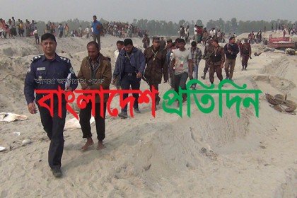 পঞ্চগড়ে অবৈধ পাথর উত্তোলন; সাবেক চেয়ারম্যানসহ ৬ জনের কারাদণ্ড