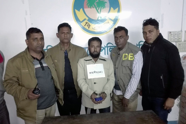 বরিশালে ইয়াবাসহ আটক ১