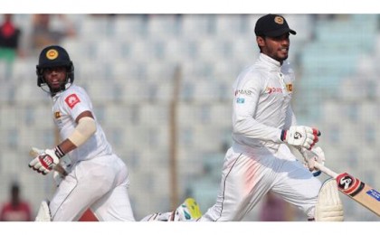 দিন শেষে ৩২৬ রানে পিছিয়ে লঙ্কানরা