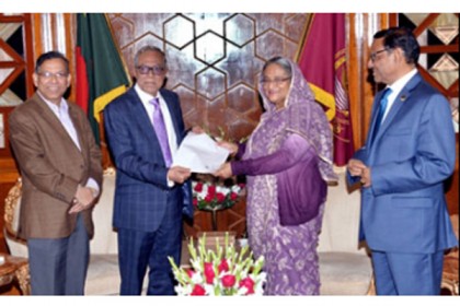 দ্বিতীয় মেয়াদে রাষ্ট্রপতি পদে সিদ্ধান্তপত্র হস্তান্তর
