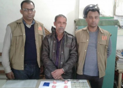 নোয়াখালীতে ইয়াবাসহ ব্যবসায়ী আটক