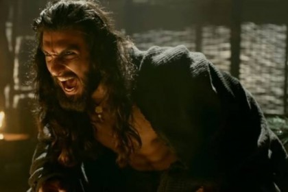 'খিলজী' রণবীরকে দেখে কাঁদতে শুরু করেছে শিশুরা! (ভিডিও)