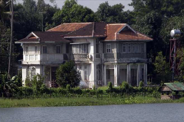 সু চি’র বাসভবনে বোমা হামলাকারী গ্রেফতার