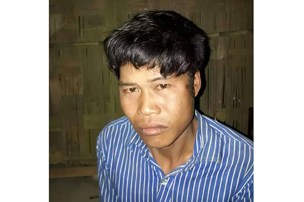 লামায় চাঁদা আদায়কালে অস্ত্রসহ সন্ত্রাসী আটক