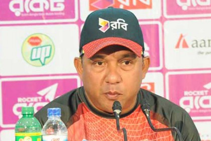 রাজ্জাকের একাদশের বাইরে থাকা নিয়ে যা বললেন সুজন