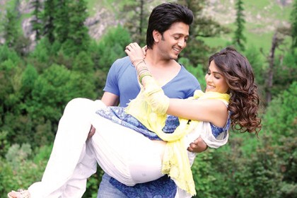 বিয়ের ছয় বছর পর রিতেশকে প্রেমের প্রস্তাব!