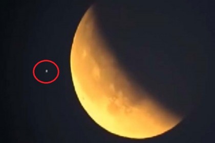 সুপারমুনের পাশে ভিনগ্রহীদের উপস্থিতি স্পষ্ট! (ভিডিও)
