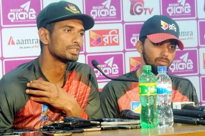 মাহমুদুল্লাহ'র জন্মদিনে মুমিনুলের স্মরণীয় উপহার