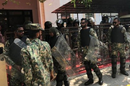 মালদ্বীপের পার্লামেন্ট দখল নিয়েছে সেনাবাহিনী, গ্রেফতার ২ এমপি  