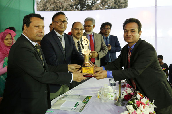 বাণিজ্য মেলায় সর্বোচ্চ ভ্যাটদাতার পুরস্কার পেল ওয়ালটন