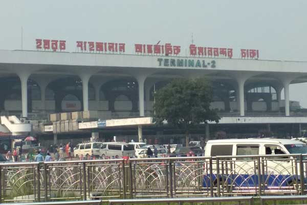 শাহজালালে স্বর্ণসহ দুই বিমানকর্মী আটক