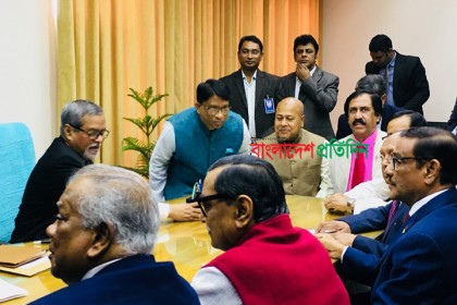 মনোনয়নপত্র জমা দিয়ে রাষ্ট্রপতির সঙ্গে মোবাইলে কথা