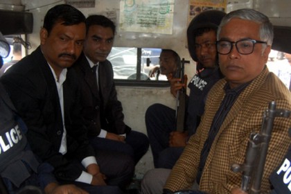 খালেদার জন্য অপেক্ষারত বিএনপি নেতা আজাদ-সাখাওয়াতকে আটক
