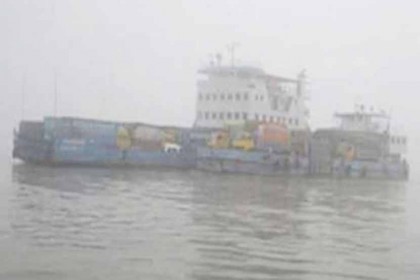 পাটুরিয়া-দৌলতদিয়া নৌরুটে ফেরি চলাচল বন্ধ
