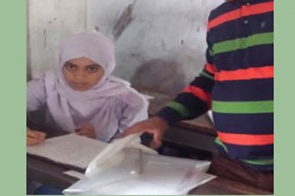 মায়ের লাশ বাড়িতে রেখে পরীক্ষা দিল ইভানা

