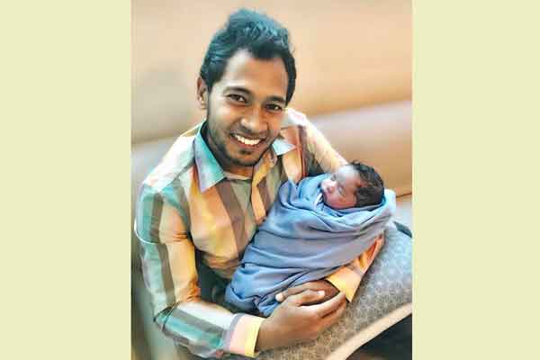 ‘বাবা হওয়ার অনুভূতি বলে বুঝানো যাবে না’ 