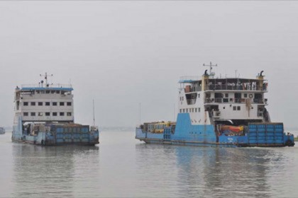 পাটুরিয়া-দৌলতদিয়া নৌপথে ফেরি চলাচল শুরু