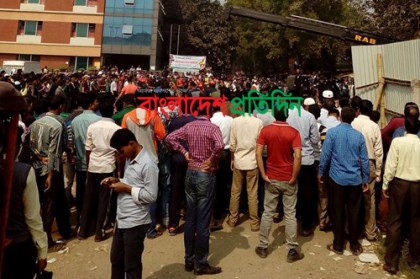 বিমানবন্দরের কাস্টমস অফিসের পার্শ্ববর্তী দেয়াল ধসে নিহত ১