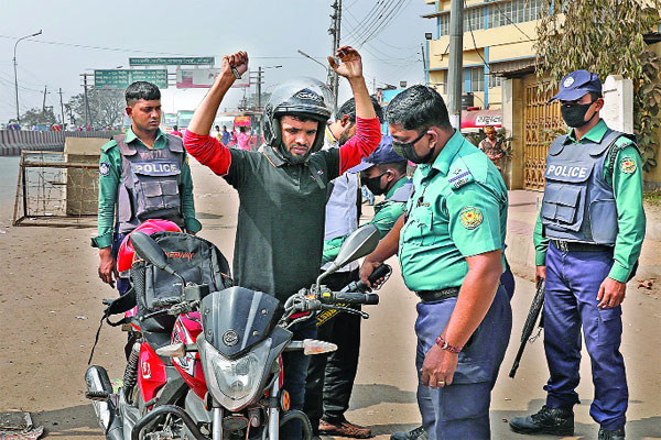 ঢাকায় দাঁড়াতেই দেবে না পুলিশ